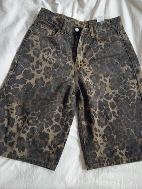 Women  Leopard Print Bermuda  Shorts - Brown/Black